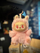 Boneco Labubu “Have a Seat” – Chaveiro | Mini Figura Colecionável Pop Mart - Pronta Entrega