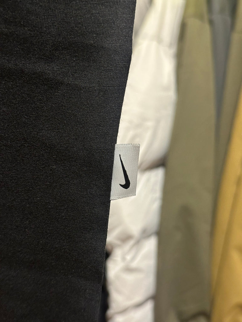 Camiseta Nike Sportwear Logo Bordado Preto - Pronta Entrega