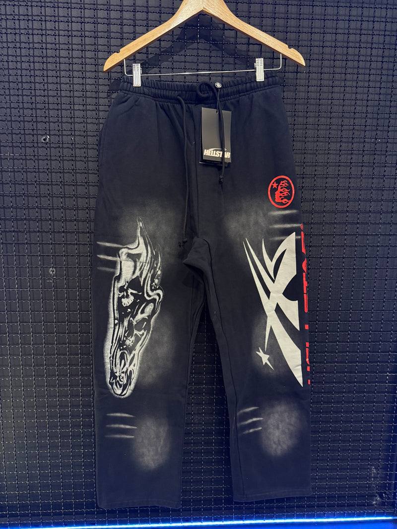 Calça Moletom Hellstar Airbrushed Skull Flare Bottom Midnight Dye Black - Pronta Entrega
