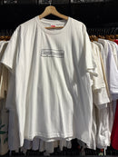 Camiseta Supreme X Kaws Chalk Logo ’ Branca - Pronta Entrega