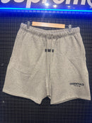 Short Essentials Fear Of God Cinza Claro - Pronta Entrega