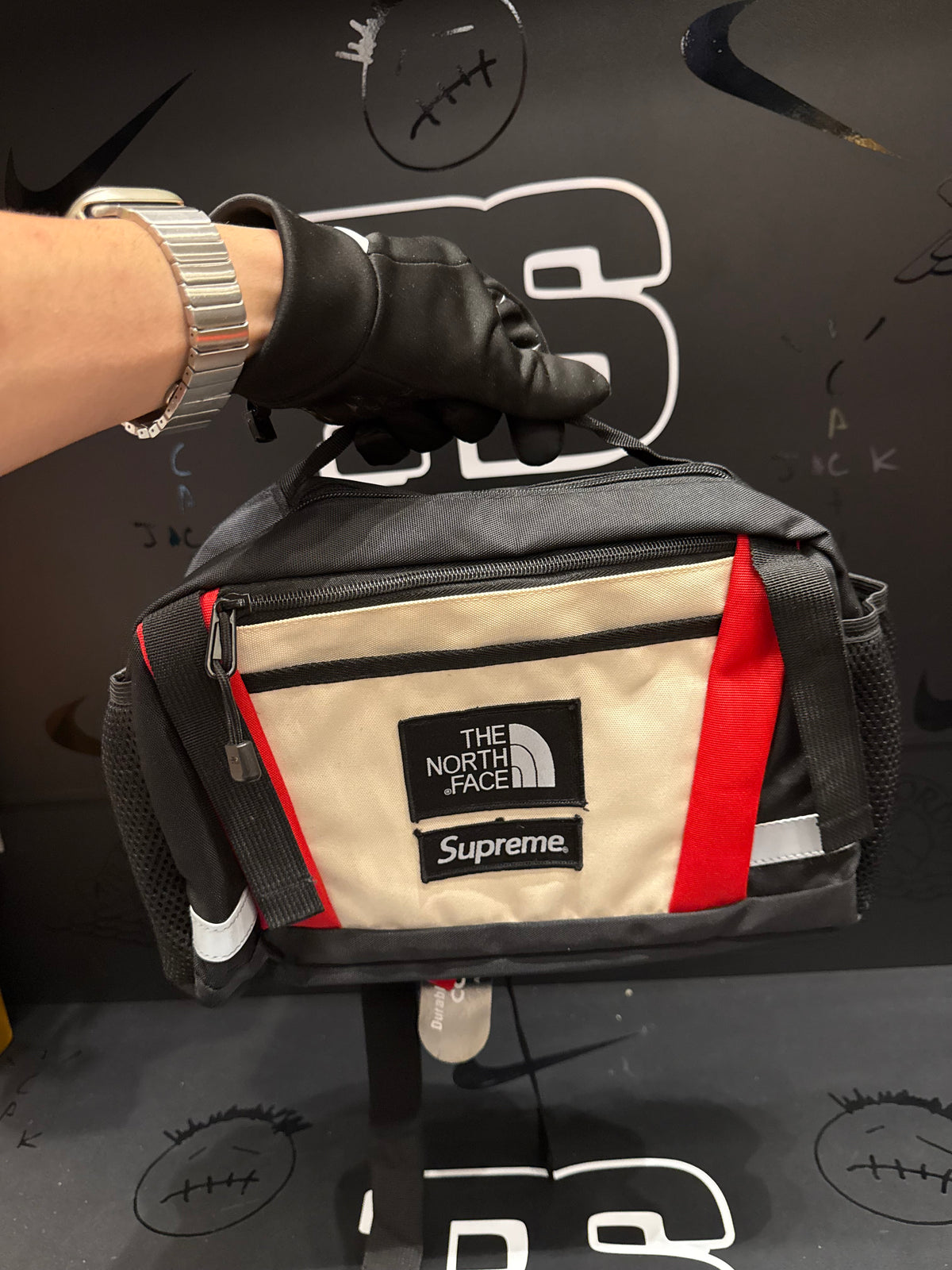 Bolsa Supreme X North Face Expedition Waist Bag Vermelho Preto - Pront