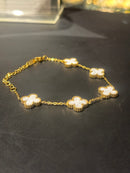 Pulseira Van Cleef Dourada Trevos Brancos - Pronta Entrega