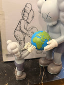 Boneco KAWS THE PROMISE Vinyl Figure Grey - Pronta Entrega