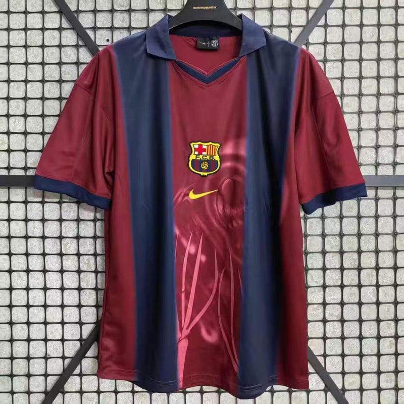 Camisa Barcelona x Travis Scott Skeleton Retrô 2000/2001 Vermelha/Azul - Encomenda Express