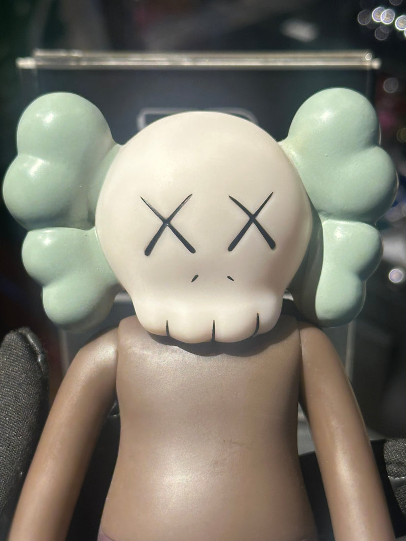 Boneco Colecionável KAWS Marrom/Verde 18cm - Pronta Entrega