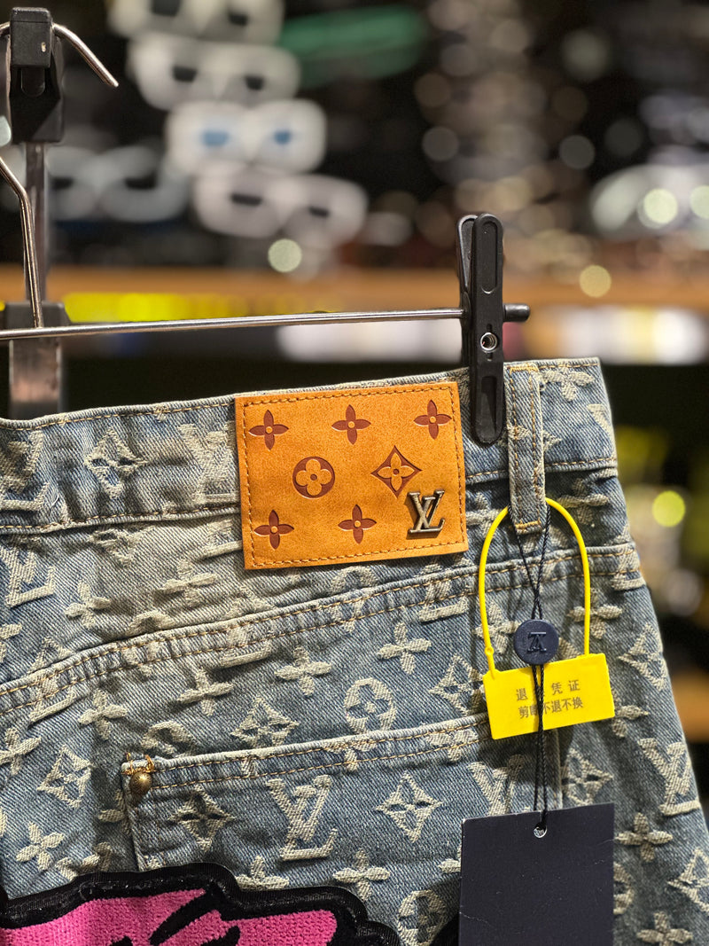 Calça Louis Vuitton “Graffiti Monogram” Jeans Claro - Pronta Entrega