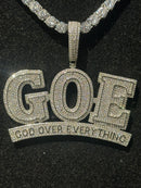 Corrente Cravejada Pingente “GOE - God Over Everything” Em Zicornia Cubica Prata 45 CM - Pronta Entrega