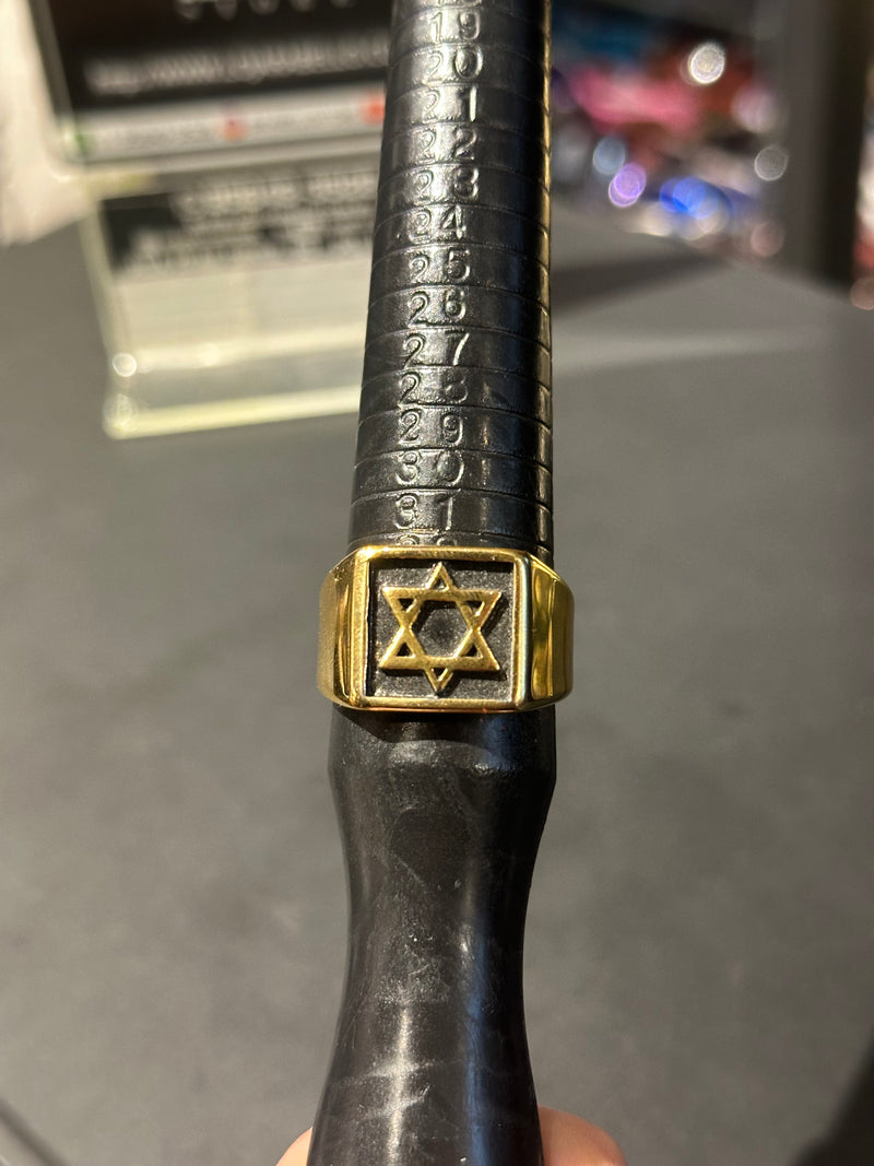 Anel Aço Inoxidável Dourado Estrela de Davi Fundo Black 33 CM - Pronta Entrega