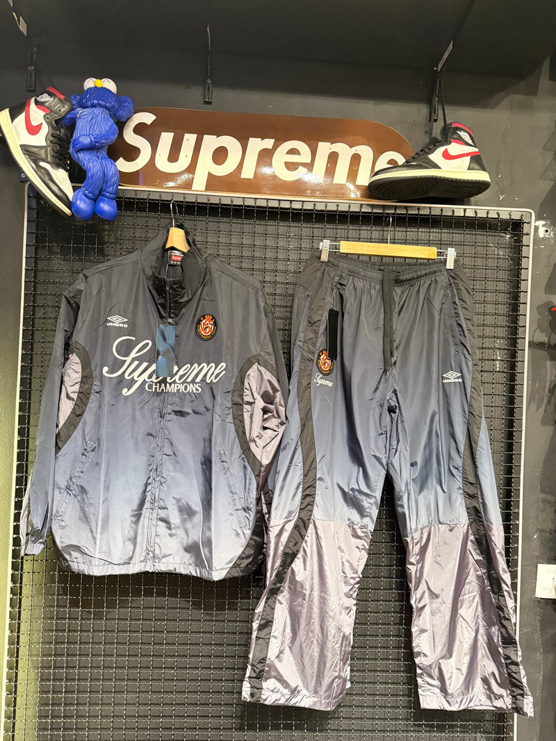 Conjunto Jaqueta Supreme x Umbro Gradient Track Grey - Pronta Entrega