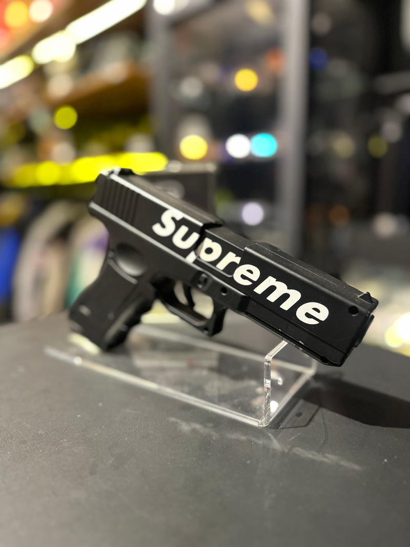 Colecionável Supreme: Pistola Glock Decorativa - Pronta Entrega