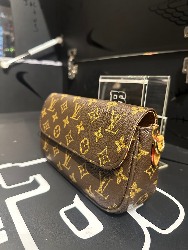Bolsa-Carteira Louis Vuitton Ivy Canvas Monogram - Pronta Entrega