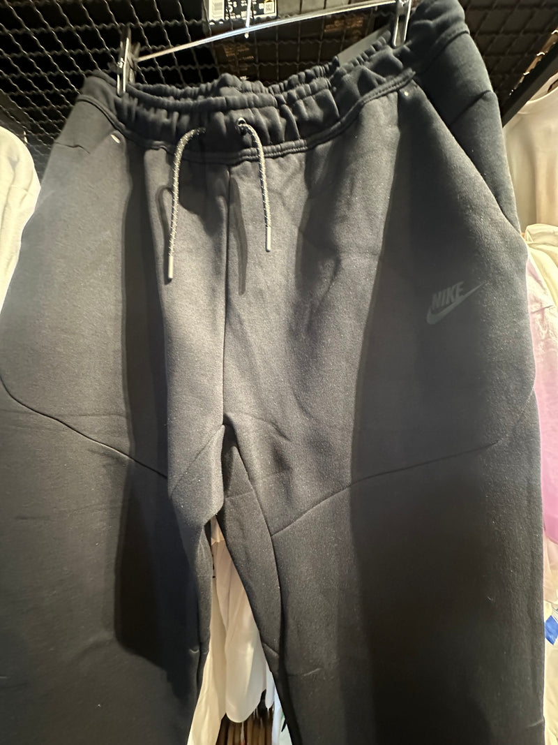 Conjunto Nike Tech Fleece Preto e Branco - Pronta Entrega