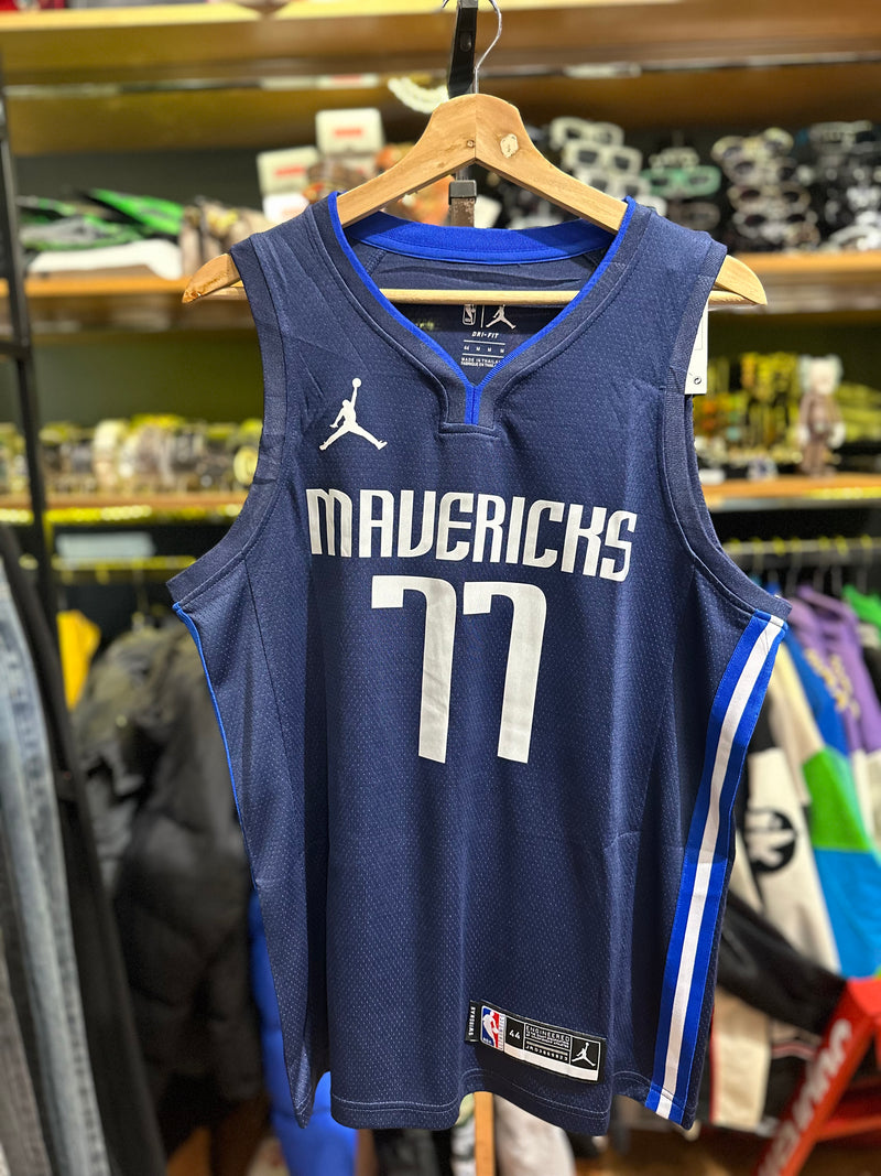 Jersey Air Jordan NBA Dallas Mavericks Luka Doncic #77 - Pronta Entrega
