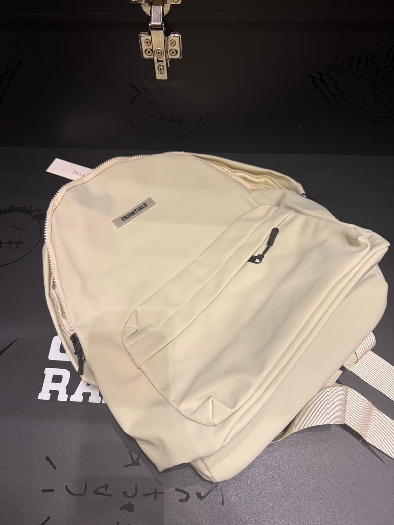 Mochila Essentials Couro Creme  - Pronta Entrega