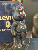 Bearbrick BE@RBRICK BAPE® × Levi's® 400% Colecionável 28cm - Pronta Entrega