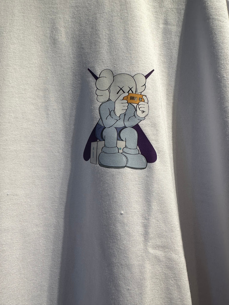 Camiseta OFF WHITE X KAWS Over Branco - Pronta Entrega