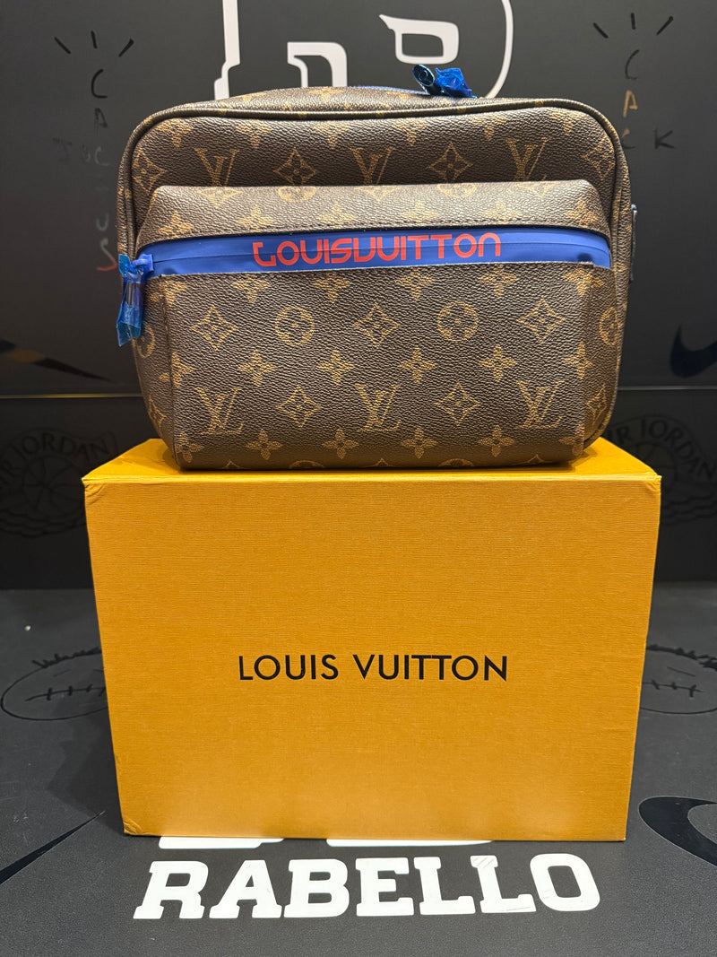 Bolsa Louis Vuitton Messenger
Monogram Outdoor PM Brown Blue - Pronta Entrega