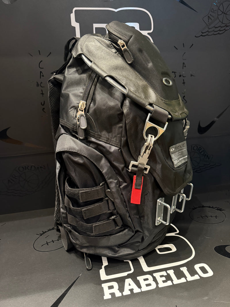 Mochila Oakley Kitchen Sink 40 Litros Preta- Pronta Entrega