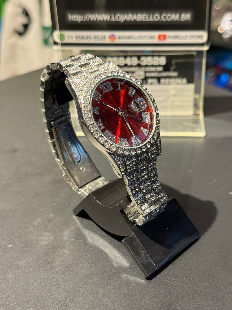 Relógio Cravejado Iced Out Prata Fundo Vermelho - Pronta Entrega