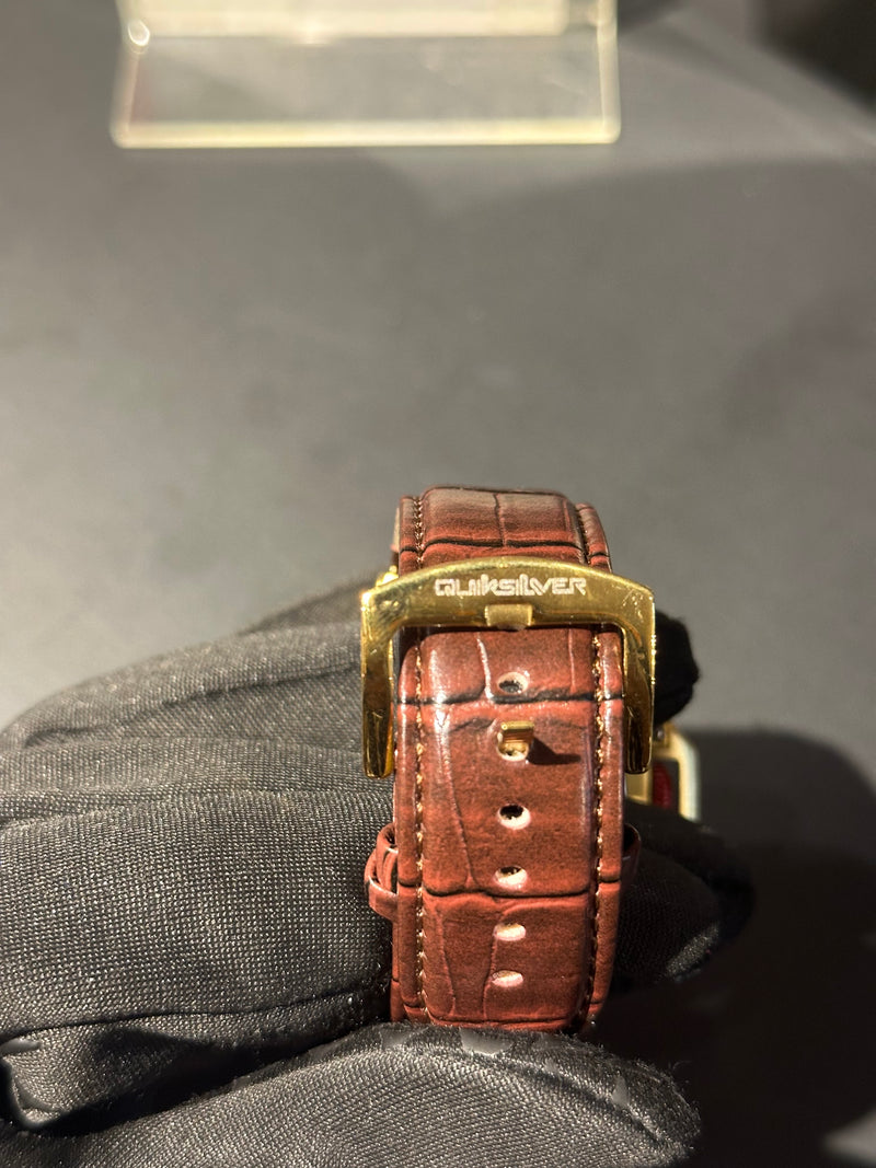 Relógio QuikSilver Foxhound Gold Pulseira Couro Marrom - Pronta Entrega