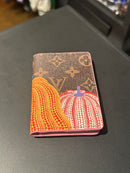 Carteira Louis Vuitton Yayoi Kusama Pink Brown - Pronta Entrega