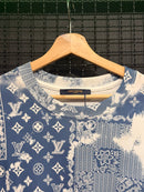 Camiseta Louis Vuitton Bandana Print Monogram - Pronta Entrega