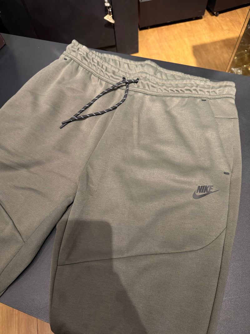 Calça Nike Sportswear Tech Fleece Verde - Pronta Entrega