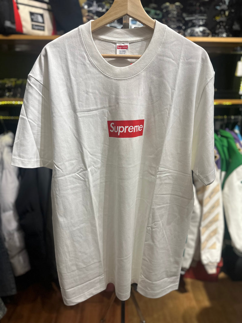 Camiseta SUPREME 8801 Sunset Blud Logo Box Branca - Pronta Entrega