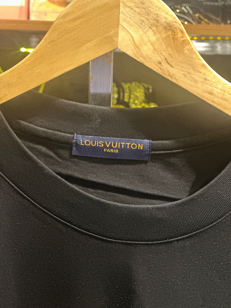 Camiseta Louis Vuitton Preta Logo Verde - Pronta Entrega