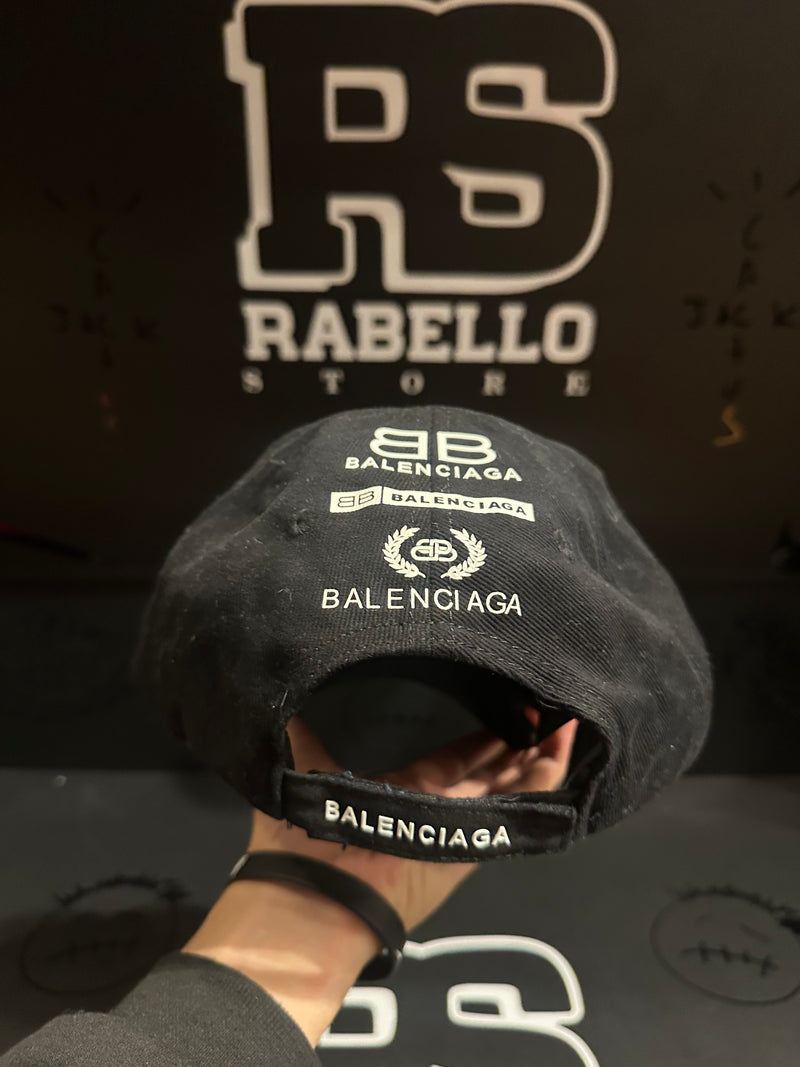 Boné Balenciaga Preto Aba Curva Cortada MultiLogo - Pronta Entrega
