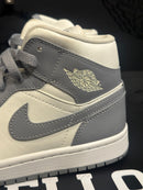 Tênis Nike Air Jordan 1 Mid “Stealth” - Pronta Entrega