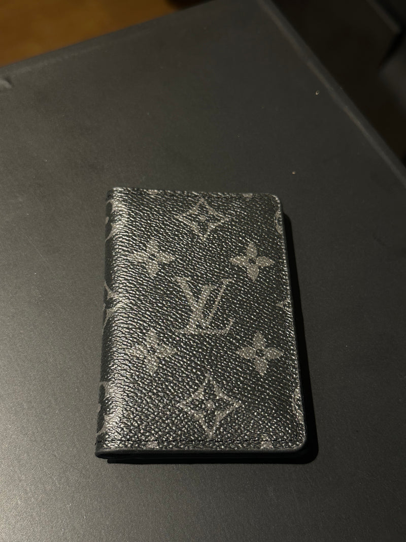 Carteira Louis Vuitton Pocket Organizer Monogram Eclipse - Pronta Entrega