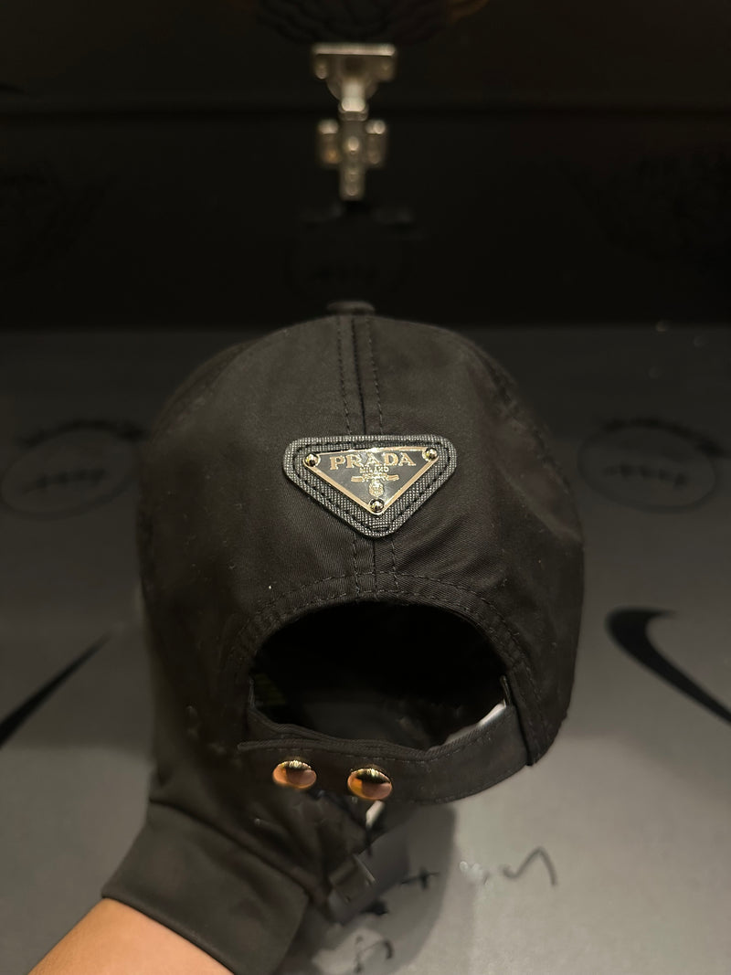 Boné Prada Black Aba Curva Logo Frontal - Pronta Entrega