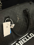 BOLSA AIR JORDAN MONOGRAM DUFFLE BAG JACQUARD LUGGAGE BLACK SILVER GRATITUDE - Pronta Entrega