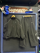 Conjunto Supreme Jaqueta Esportiva x Nike Black - Pronta Entrega