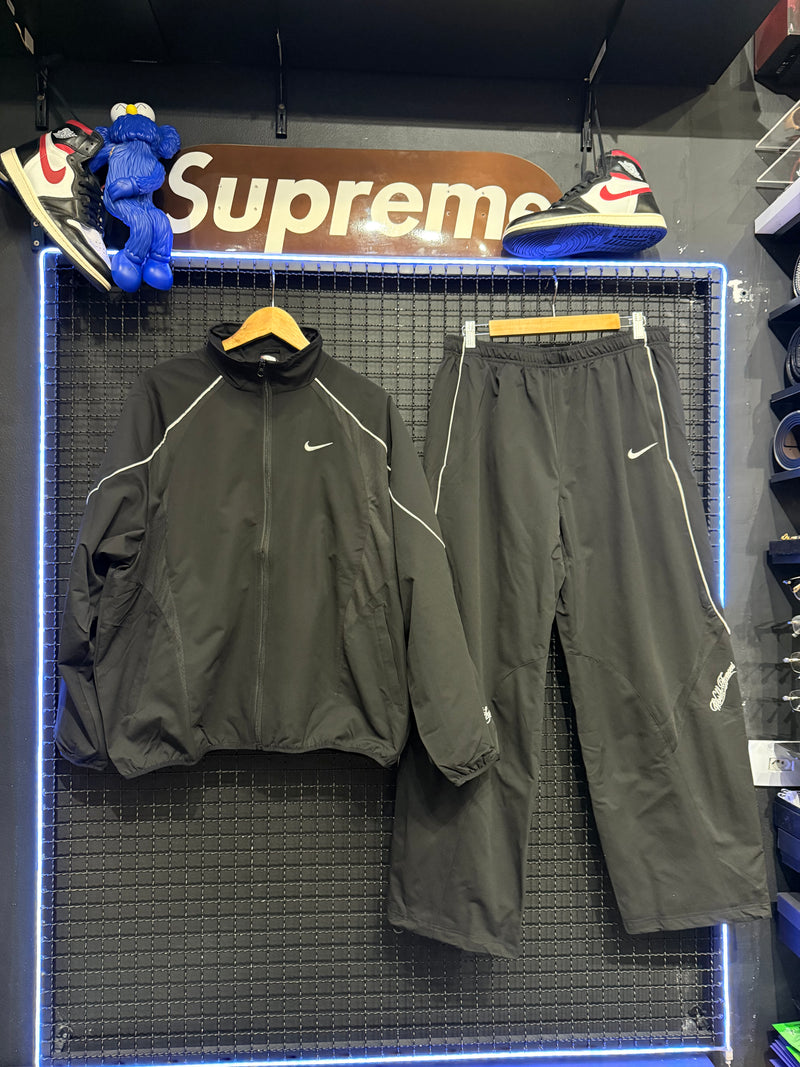 Conjunto Supreme Jaqueta Esportiva x Nike Black - Pronta Entrega