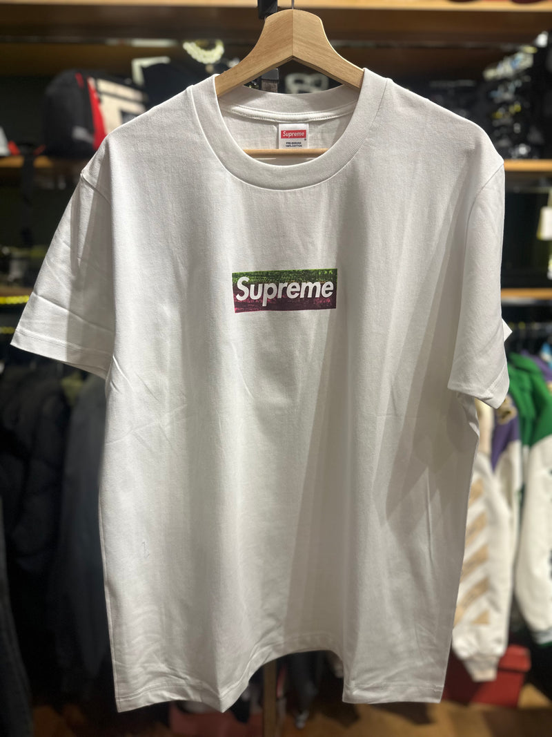 Camiseta SUPREME Los Angeles Fire Relief Box Logo Tee Branca - Pronta Entrega