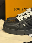Tênis Louis Vuitton Trainer Black Embossed Monogram - Pronta Entrega