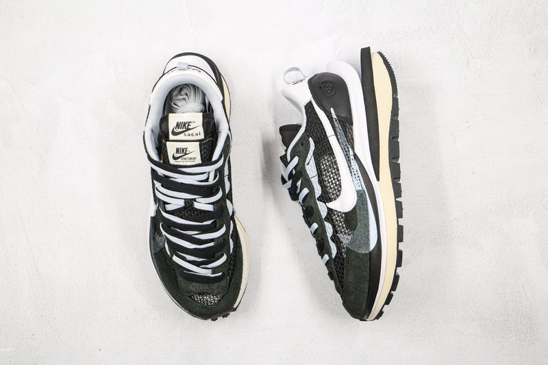 Nike Vaporwaffle Sacai Black White - Encomenda