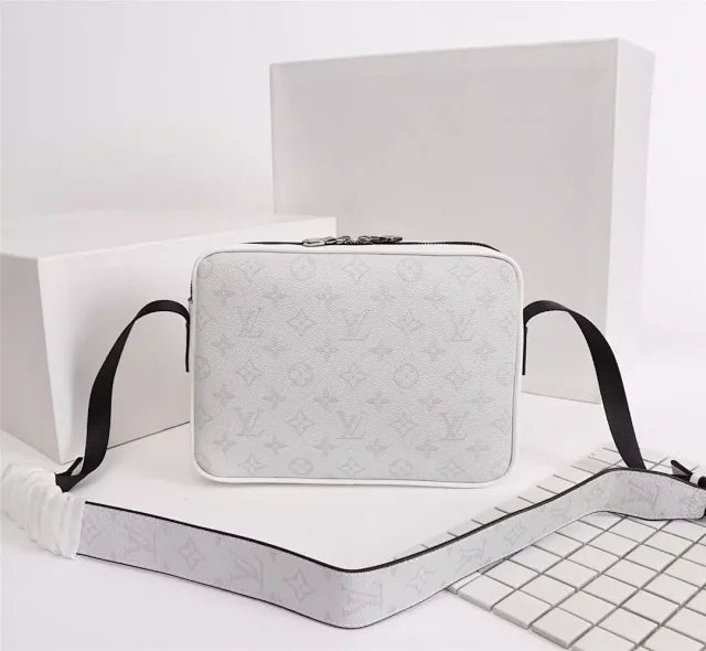 Louis Vuitton Bag Outdoor Messenger Optic White - Encomenda