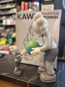 Boneco KAWS THE PROMISE Vinyl Figure Grey - Pronta Entrega