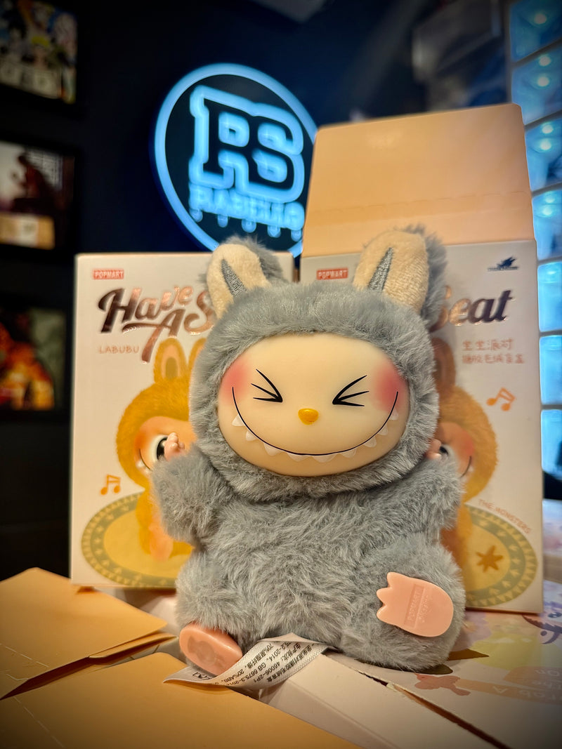 Boneco Labubu “Have a Seat” – Chaveiro | Mini Figura Colecionável Pop Mart - Pronta Entrega