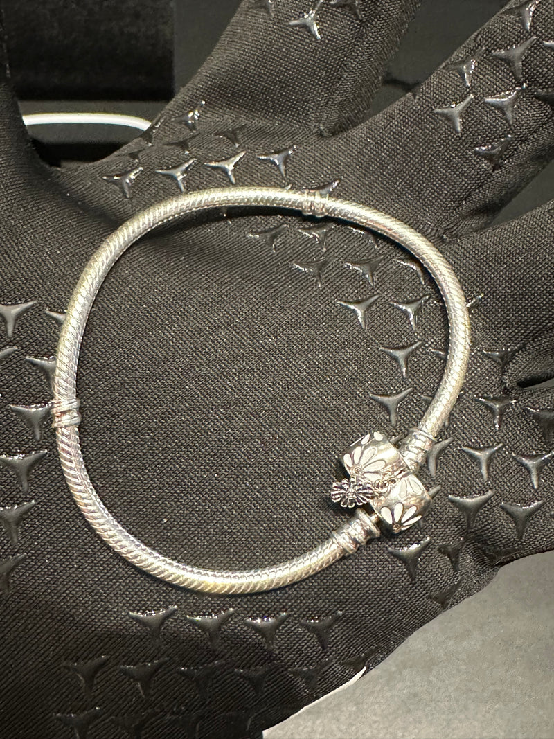 Bracelete Pandora Prata com Berloques Flor e Fecho Prata - Pronta Entrega