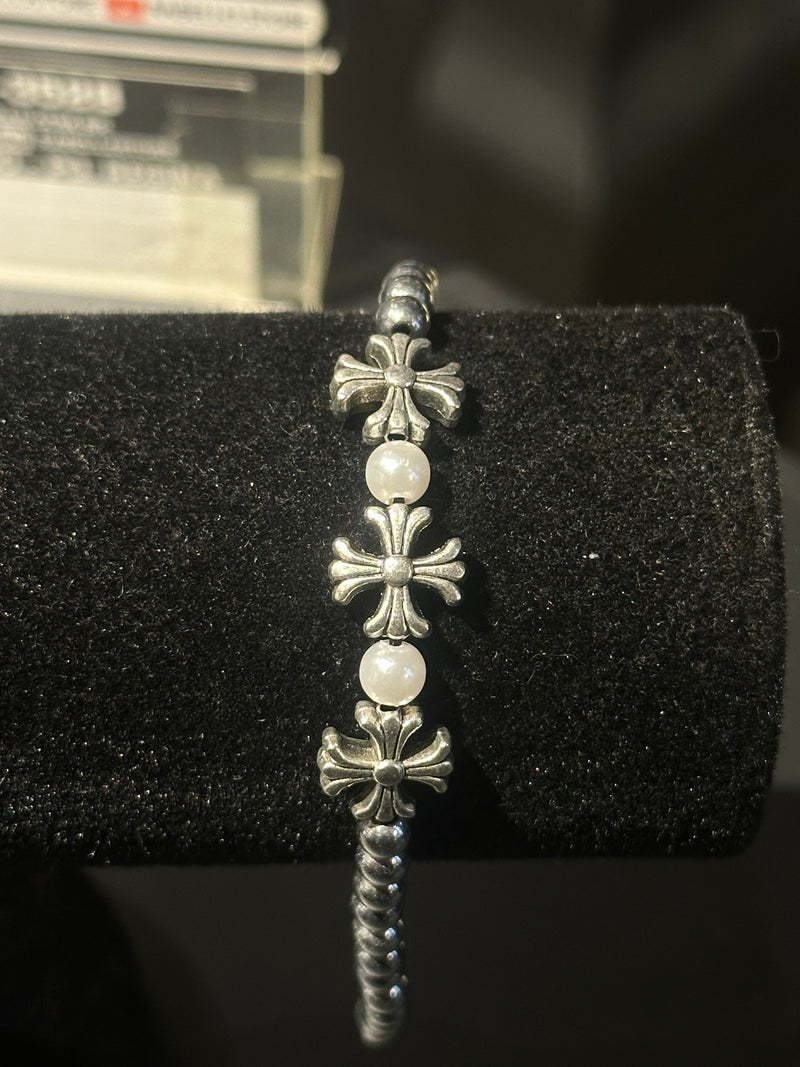 Pulseira Chrome Hearts Pérolas Prata Cruzes 19 + 5 CM - Pronta Entrega