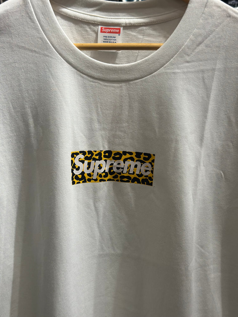 Camiseta SUPREME Leopard Branca - Pronta Entrega