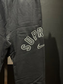 Calça Moletom Supreme Nike SS25 Preta - Pronta Entrega