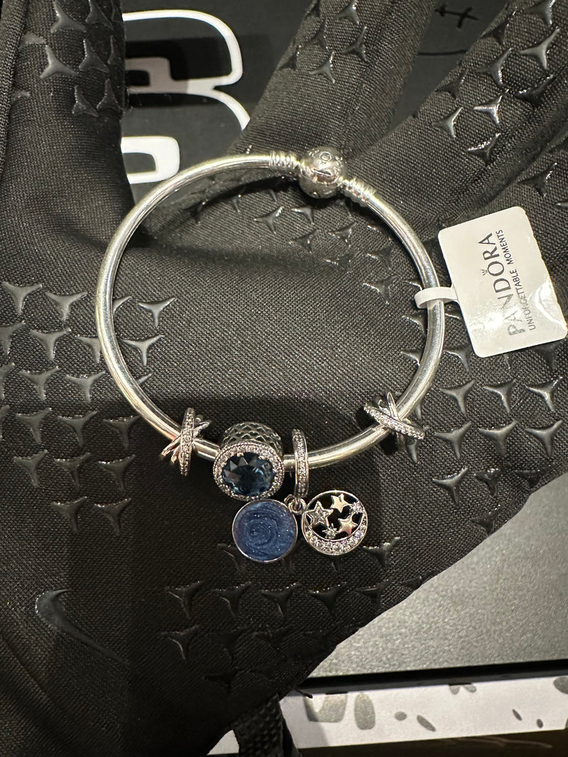 Bracelete Pandora Prata Charm com Berloques Espaço Azul e Fecho Prata - Pronta Entrega