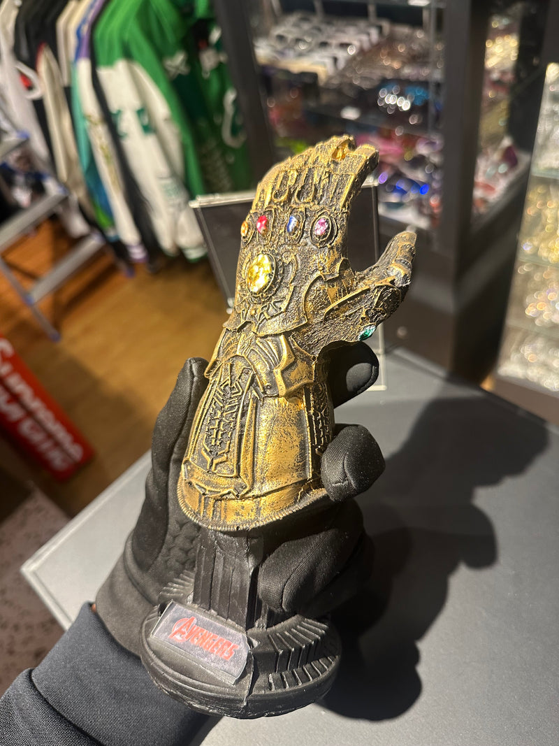 Boneco de Ação Manopla do Infinito Com Joias do Infinito 23cm Resina - Pronta Entrega