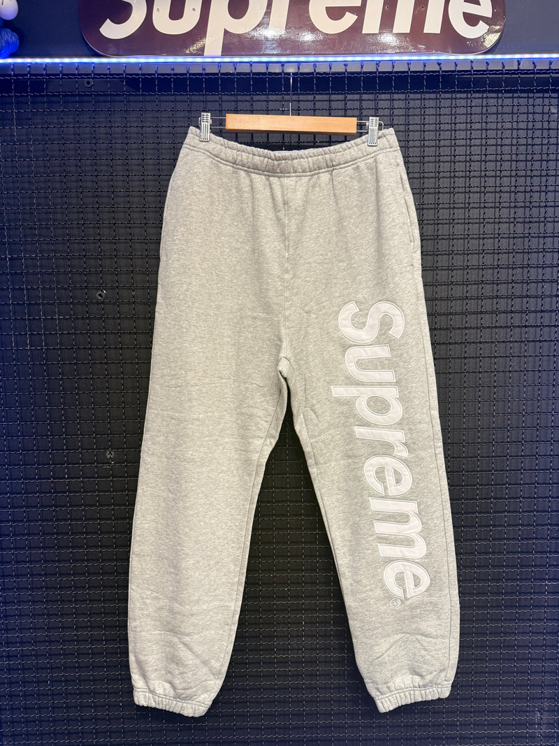 Calça Moletom Supreme Satin Appliqué Heather Grey - Pronta Entrega